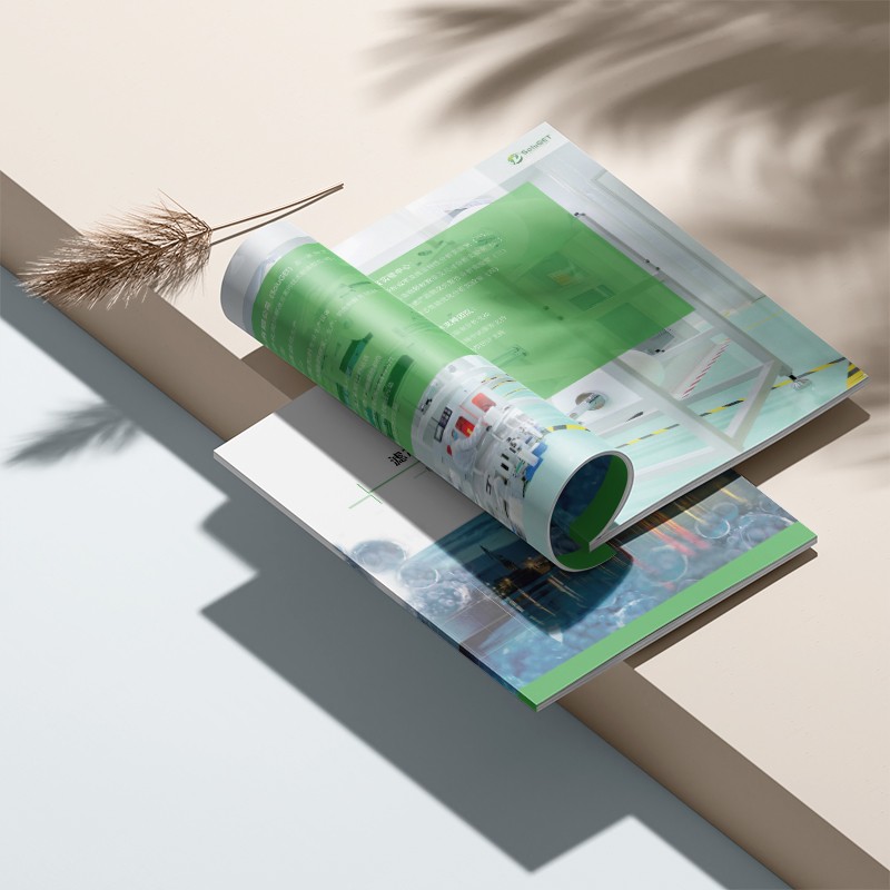 如何通過多角度展示豐富畫冊制作中的信息呈現？